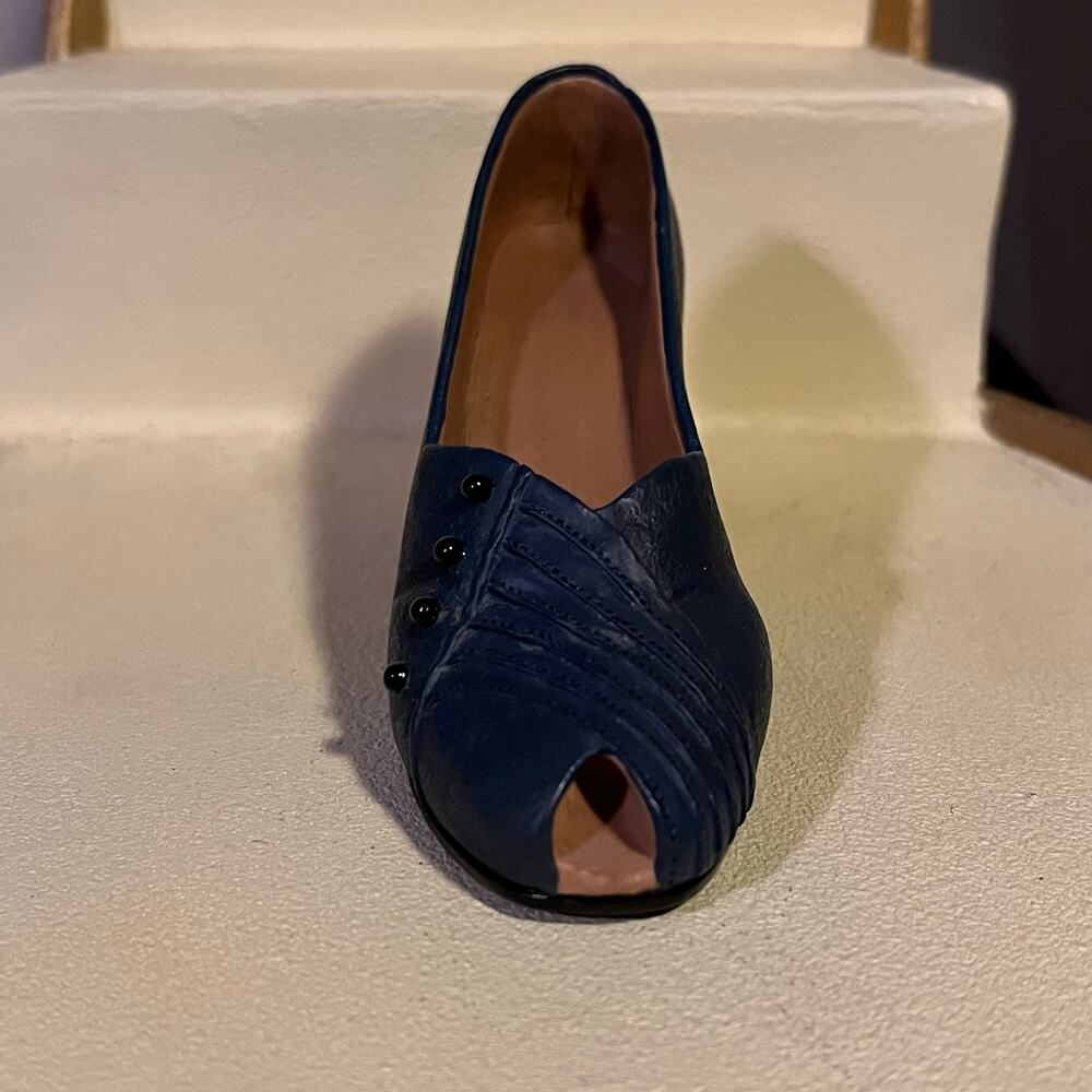 Just the Right Shoe Lady Like Raine Willits Design Collectible